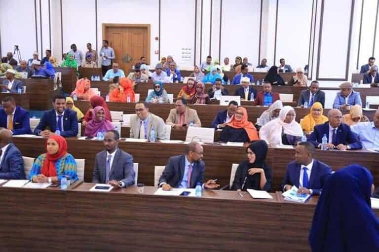 نواب يشيدون باتفاقية الدفاع المشترك بين الصومال ومصر نواب يشيدون باتفاقية الدفاع المشترك بين الصومال ومصر