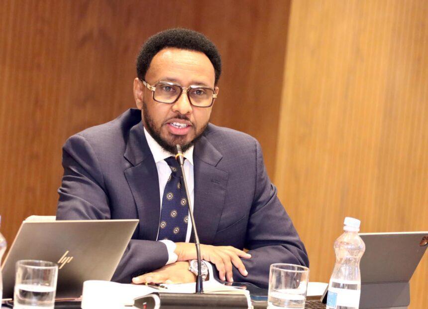 وزير المالية يشرح التطور الاقتصادي ما بعد إعفاء الديون وزير المالية يشرح التطور الاقتصادي ما بعد إعفاء الديون
