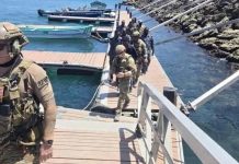 صور.. مسؤولون عسكريون أمريكيون يتفقدون مقر خفر السواحل الصومالي في مقديشو صور.. مسؤولون عسكريون أمريكيون يتفقدون مقر خفر السواحل الصومالي في مقديشو