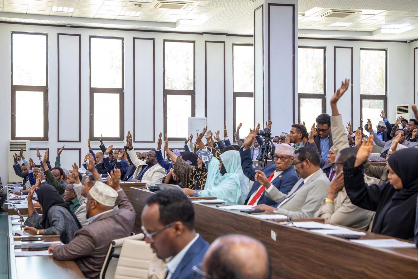رئيس الوزراء الصومالي يجري تعديلا وزاريا يشمل وزارة الدفاع رئيس الوزراء الصومالي يجري تعديلا وزاريا يشمل وزارة الدفاع