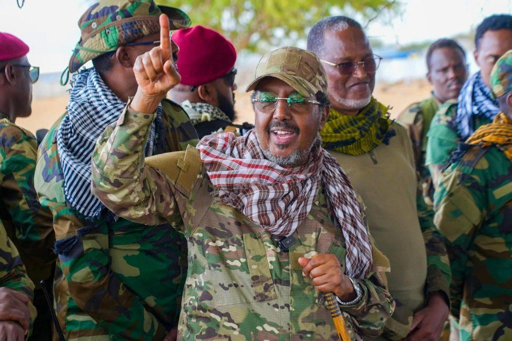 رئيس الصومال يعود إلى مناطق المواجهة في شبيلي الوسطى رئيس الصومال يعود إلى مناطق المواجهة في شبيلي الوسطى