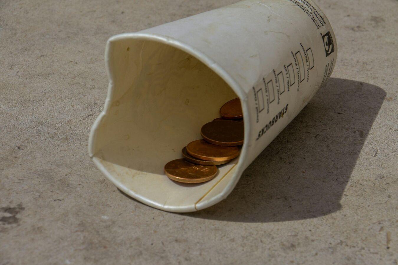متسول يجمع 5 آلاف دولار بـ3 أيام في دولة عربية متسول يجمع 5 آلاف دولار بـ3 أيام في دولة عربية