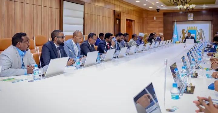 رئيس الوزراء يترأس اجتماعا لمناقشة تطبيق نظام الهوية الوطنية رئيس الوزراء يترأس اجتماعا لمناقشة تطبيق نظام الهوية الوطنية