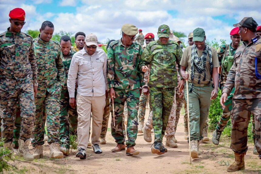 رئيس ولاية جنوب الغرب يتفقد الجنود في جبهات القتال رئيس ولاية جنوب الغرب يتفقد الجنود في جبهات القتال