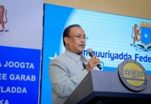 محافظ بنادر يدعو الجالية لدعم الجيش في مواجهة الإرهاب محافظ بنادر يدعو الجالية لدعم الجيش في مواجهة الإرهاب