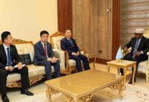 وزير الدفاع يبحث مع السفير الصيني تعزيز التعاون العسكري وزير الدفاع يبحث مع السفير الصيني تعزيز التعاون العسكري