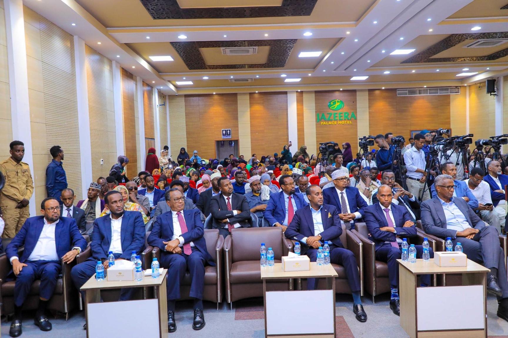 منتدى الإنقاذ الوطني يعلن نيته تقديم شكاوى قانونية ضد الرئيس شيخ محمود منتدى الإنقاذ الوطني يعلن نيته تقديم شكاوى قانونية ضد الرئيس شيخ محمود