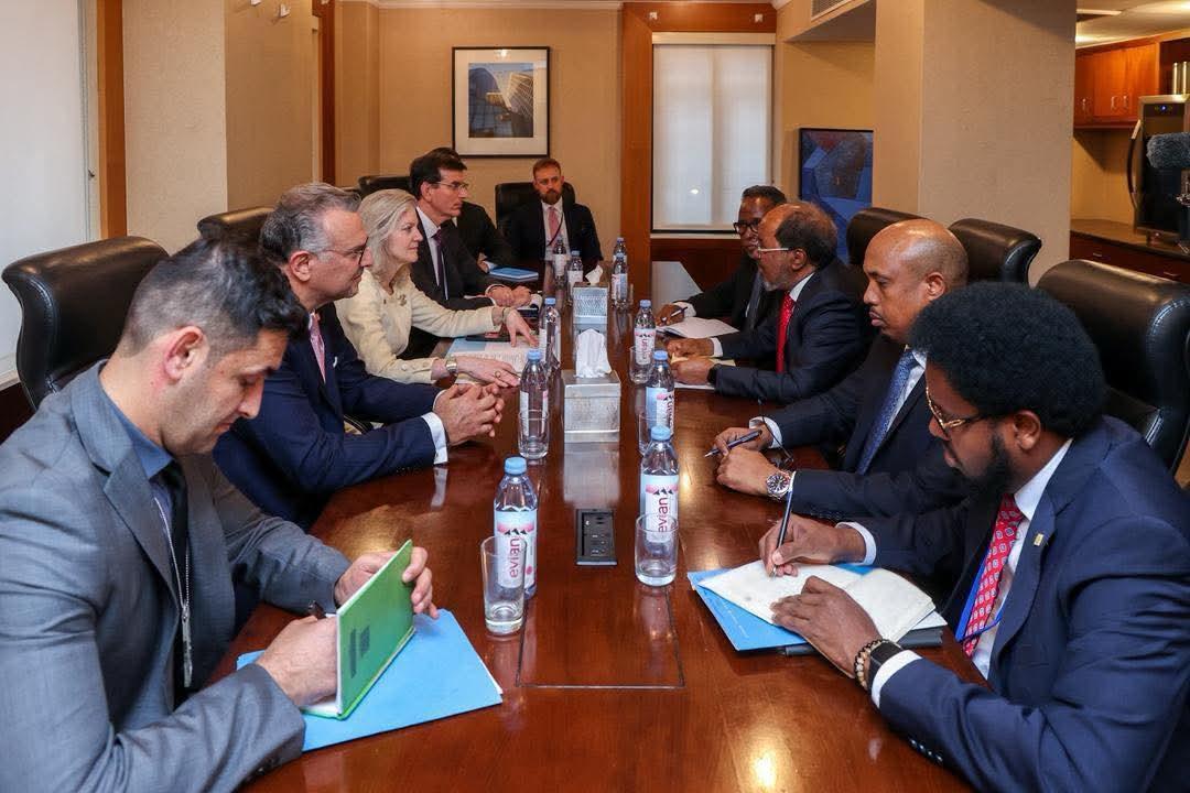 حسن شيخ يلتقي كبار المسؤولين الأمريكيين لتعزيز الشراكة الاستراتيجية حسن شيخ يلتقي كبار المسؤولين الأمريكيين لتعزيز الشراكة الاستراتيجية