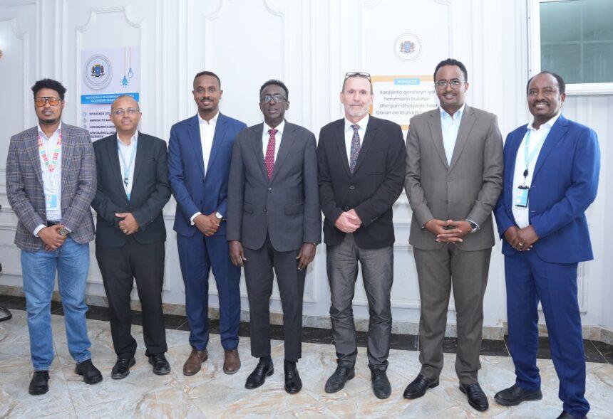 مدير عام وزارة التخطيط يجتمع مع ممثل الفاو مدير عام وزارة التخطيط يجتمع مع ممثل الفاو