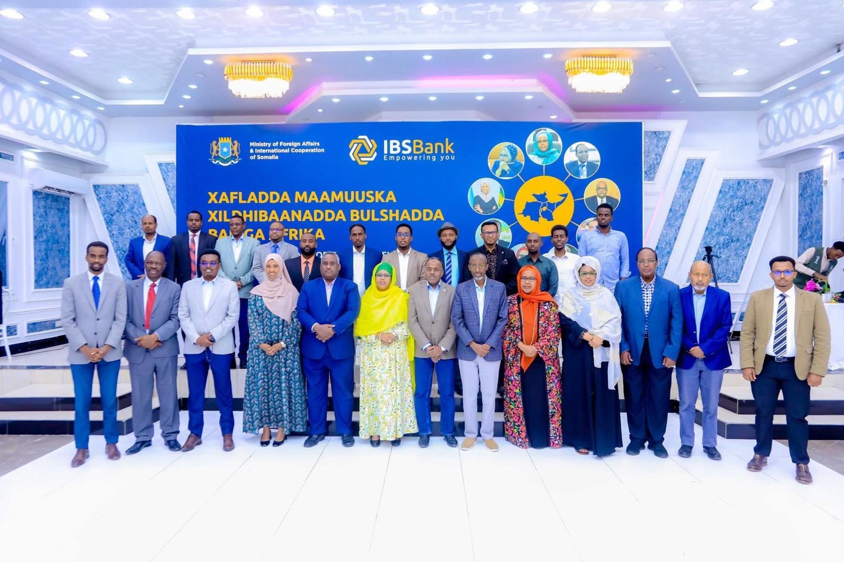 وزارة الخارجية تكرّم نواب البلاد الجدد في برلمان شرق إفريقيا وزارة الخارجية تكرّم نواب البلاد الجدد في برلمان شرق إفريقيا