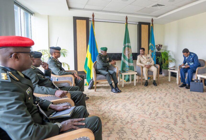 قائد القوات البرية يجتمع بنظيره الرواندي قائد القوات البرية يجتمع بنظيره الرواندي