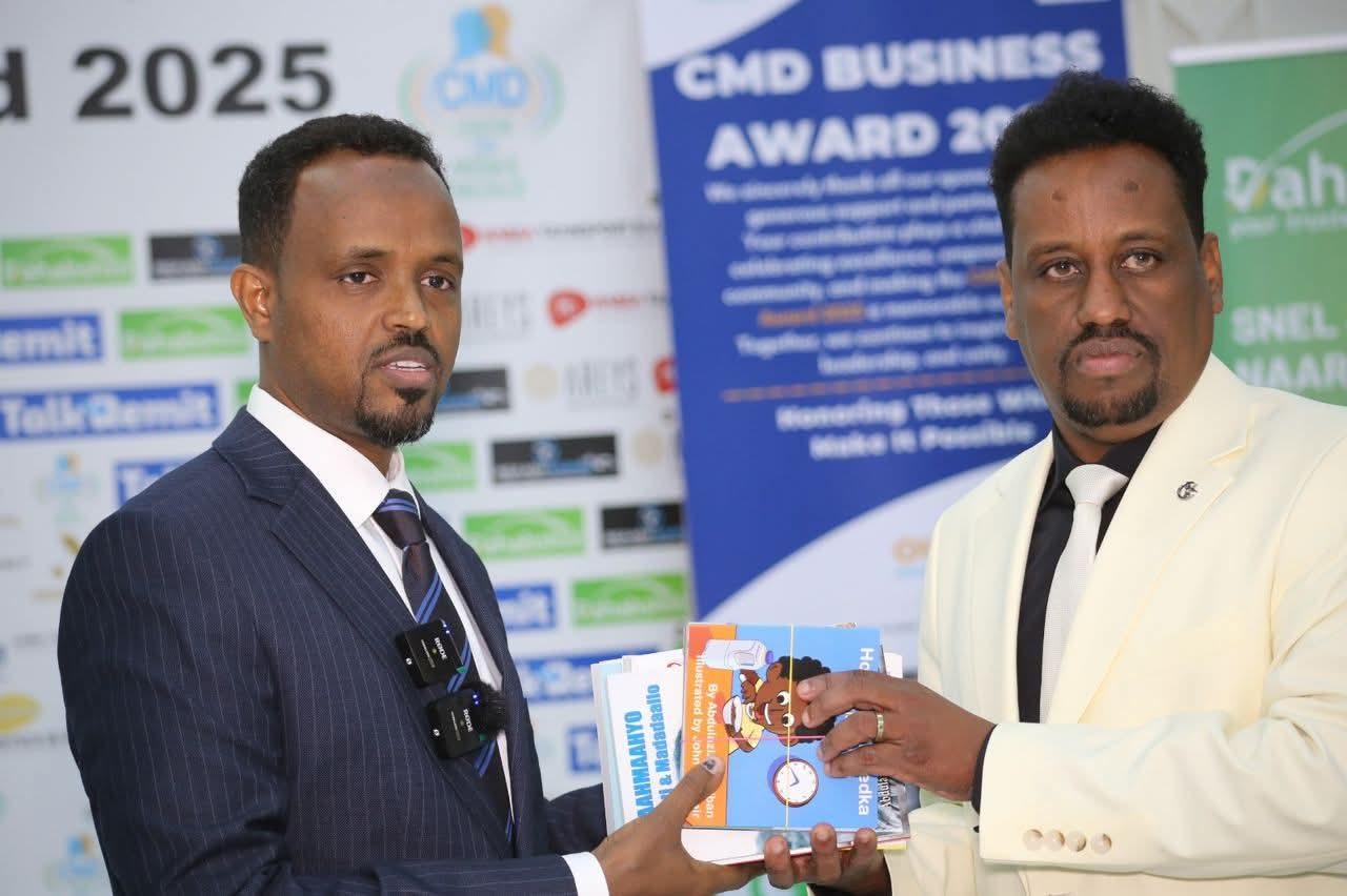 نائب وزير الإعلام يشارك في حفل توزيع جوائز CMD في لاهاي نائب وزير الإعلام يشارك في حفل توزيع جوائز CMD في لاهاي