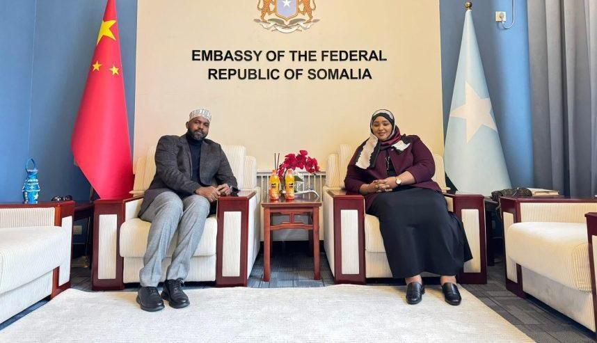 الأمين العام لمجلس الشعب يزور سفارة الدولة في بكين الأمين العام لمجلس الشعب يزور سفارة الدولة في بكين