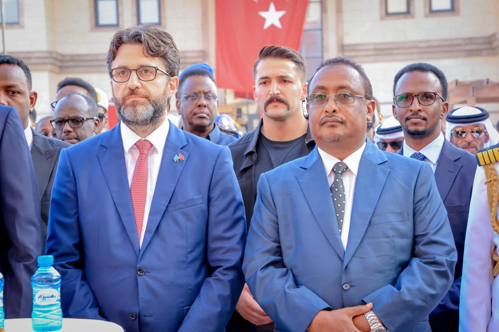 محافظ بنادر يشارك في احتفالات الذكرى 102 لتأسيس الجمهورية التركية محافظ بنادر يشارك في احتفالات الذكرى 102 لتأسيس الجمهورية التركية