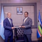 وزير الخارجية يتسلم نسخة من أوراق اعتماد السفير المصري وزير الخارجية يتسلم نسخة من أوراق اعتماد السفير المصري