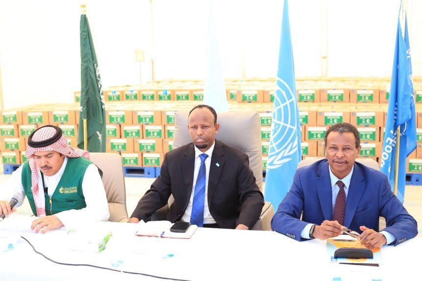 وزير الصحة يطلق مشروعًا لدعم الأمهات والأطفال المتضررين من الجفاف وزير الصحة يطلق مشروعًا لدعم الأمهات والأطفال المتضررين من الجفاف