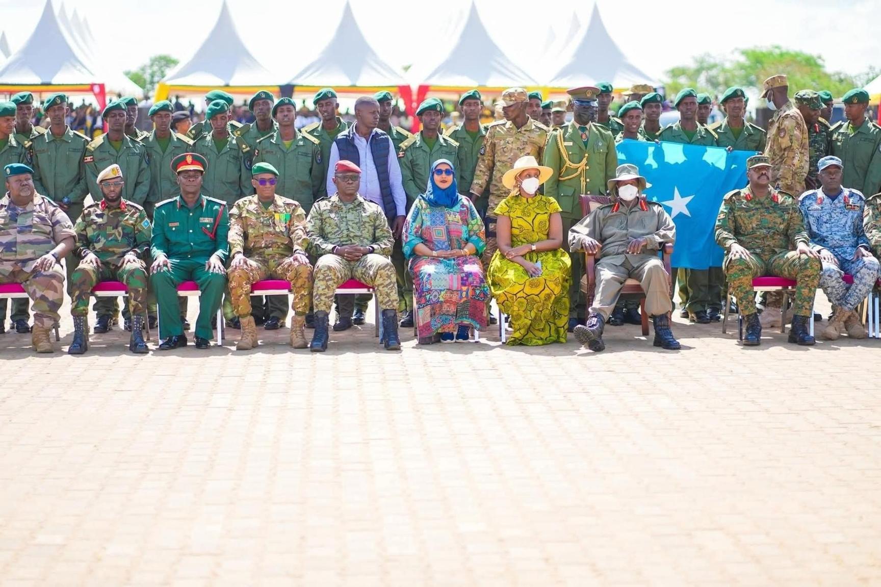 تخريج 498 ضابطًا في أوغندا بينهم 48 ضابطًا من الجيش الصومالي تخريج 498 ضابطًا في أوغندا بينهم 48 ضابطًا من الجيش الصومالي