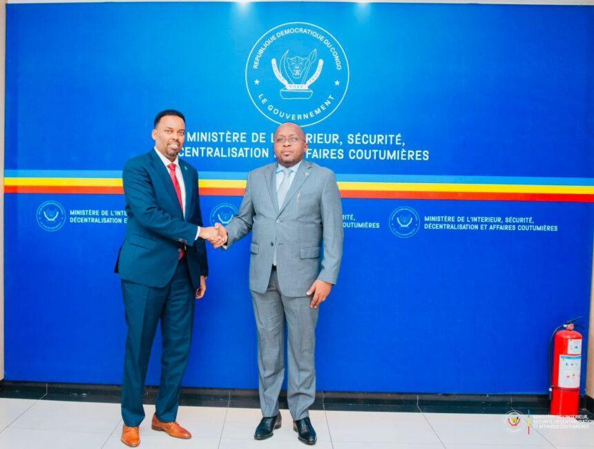 سفير الجمهورية يلتقي نائب رئيس وزراء الكونغو لبحث تعزيز التعاون سفير الجمهورية يلتقي نائب رئيس وزراء الكونغو لبحث تعزيز التعاون