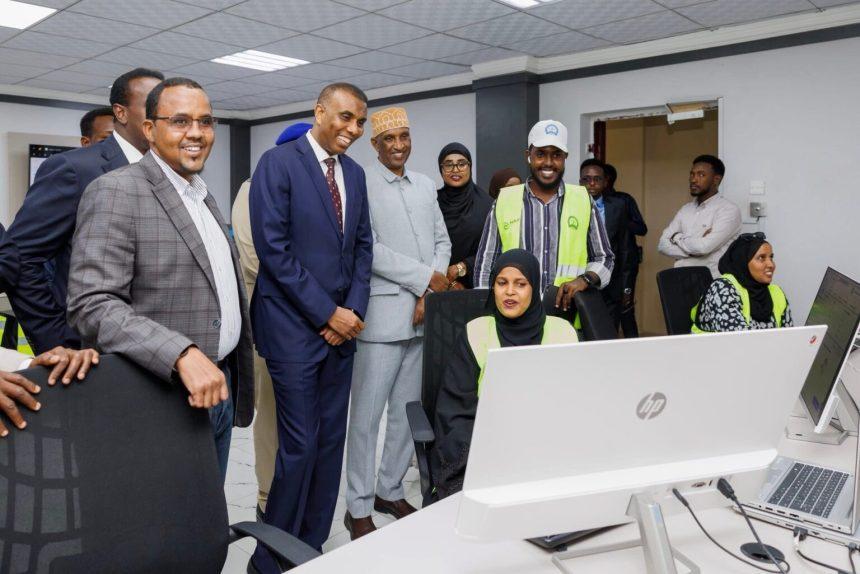 رئيس الوزراء يتفقد مقر اللجنة الوطنية المستقلة للانتخابات والحدود رئيس الوزراء يتفقد مقر اللجنة الوطنية المستقلة للانتخابات والحدود