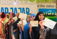 إقبال كبير على استلام بطاقات التصويت استعدادًا للانتخابات المحلية إقبال كبير على استلام بطاقات التصويت استعدادًا للانتخابات المحلية