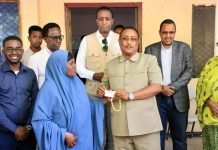 موُنغاب يشارك في تدشين عملية توزيع بطاقات الناخبين في بونطيري موُنغاب يشارك في تدشين عملية توزيع بطاقات الناخبين في بونطيري