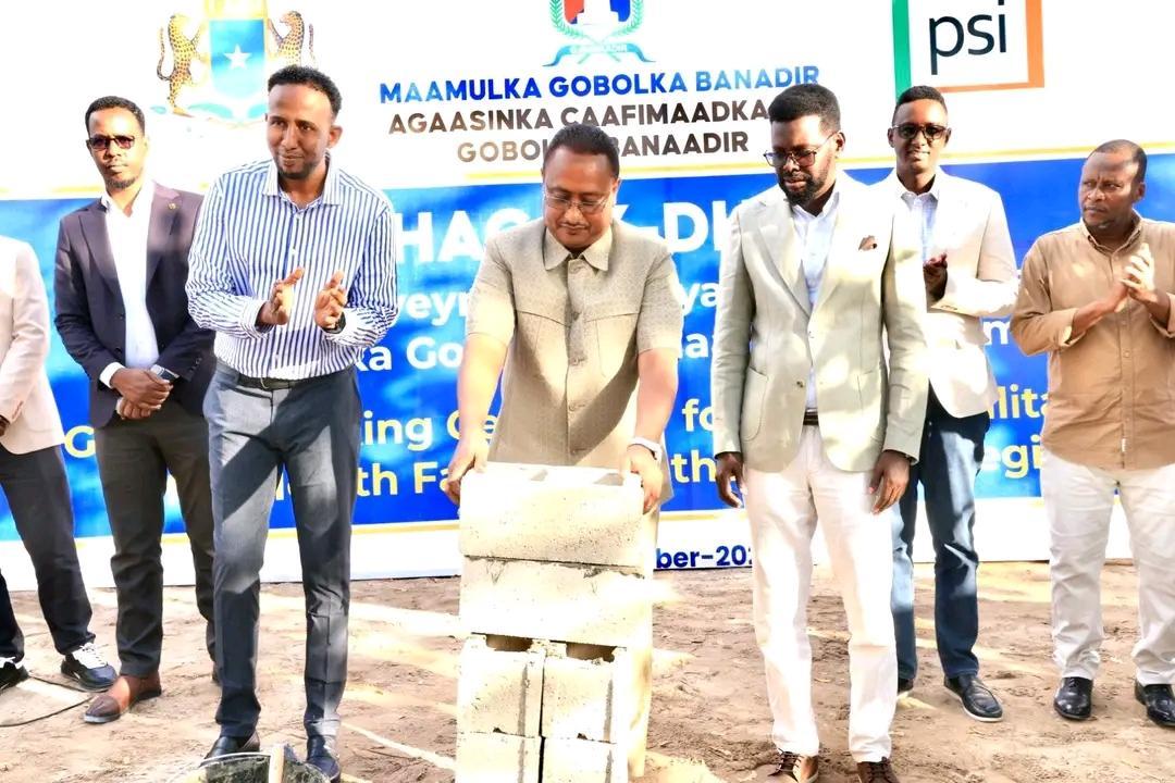 مونغاب يضع حجر الأساس لبناء مستشفيات ومراكز صحية مجانية مونغاب يضع حجر الأساس لبناء مستشفيات ومراكز صحية مجانية