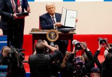 ترامب يعلن إنهاء الحماية القانونية لبعض المهاجرين الصوماليين ترامب يعلن إنهاء الحماية القانونية لبعض المهاجرين الصوماليين