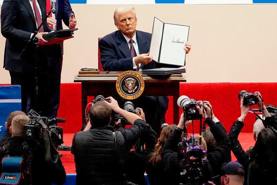 ترامب يعلن إنهاء الحماية القانونية لبعض المهاجرين الصوماليين ترامب يعلن إنهاء الحماية القانونية لبعض المهاجرين الصوماليين