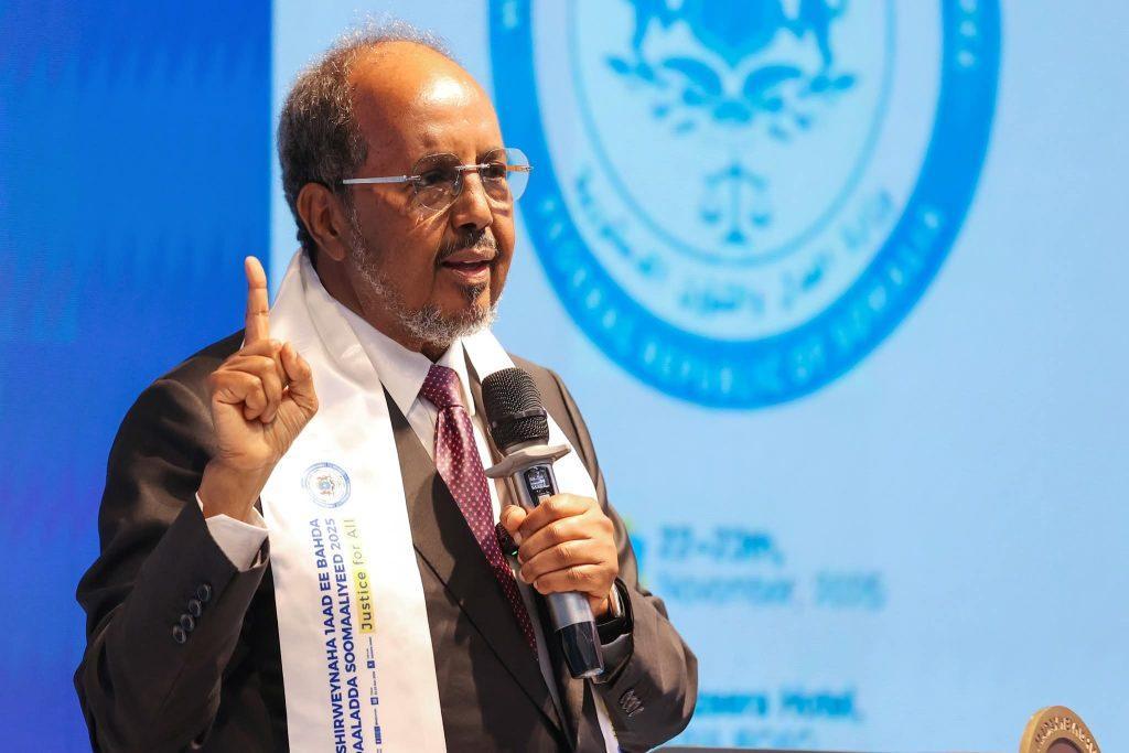 رئيس الجمهورية يختتم المؤتمر الأول لقطاع العدالة في الصومال رئيس الجمهورية يختتم المؤتمر الأول لقطاع العدالة في الصومال