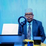 وزير الدفاع يسجل نفسه ويشجع المواطنين على المشاركة في الانتخابات وزير الدفاع يسجل نفسه ويشجع المواطنين على المشاركة في الانتخابات