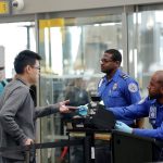 بينهم الصومال.. إعادة فحص حاملي البطاقة الخضراء من 19 دولة بينهم الصومال.. إعادة فحص حاملي البطاقة الخضراء من 19 دولة