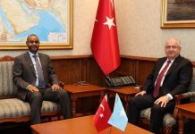 وزير الدفاع التركي يستقبل وزير الموانئ الصومالي وزير الدفاع التركي يستقبل وزير الموانئ الصومالي