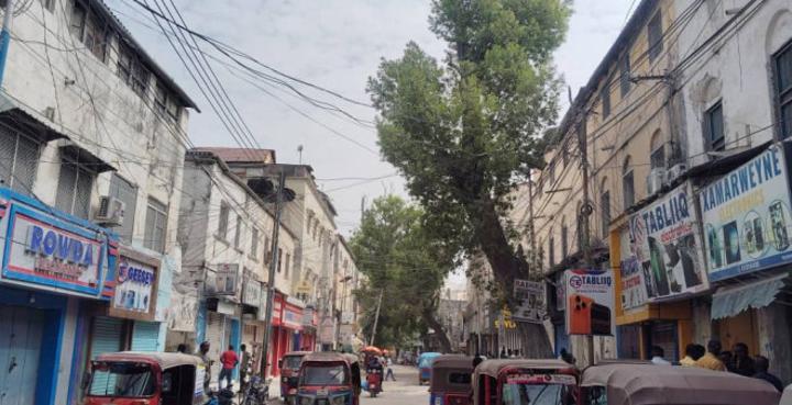 إغلاق سوق حمروين في مقديشو احتجاجا على الأعباء الضريبية إغلاق سوق حمروين في مقديشو احتجاجا على الأعباء الضريبية