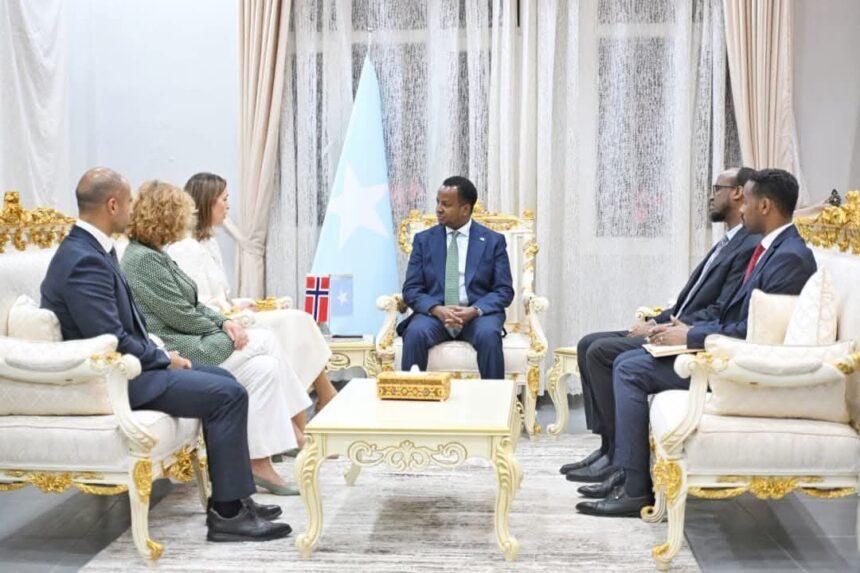 وزارة الخارجية تتسلّم أوراق اعتماد خمسة سفراء جدد لدى الصومال وزارة الخارجية تتسلّم أوراق اعتماد خمسة سفراء جدد لدى الصومال