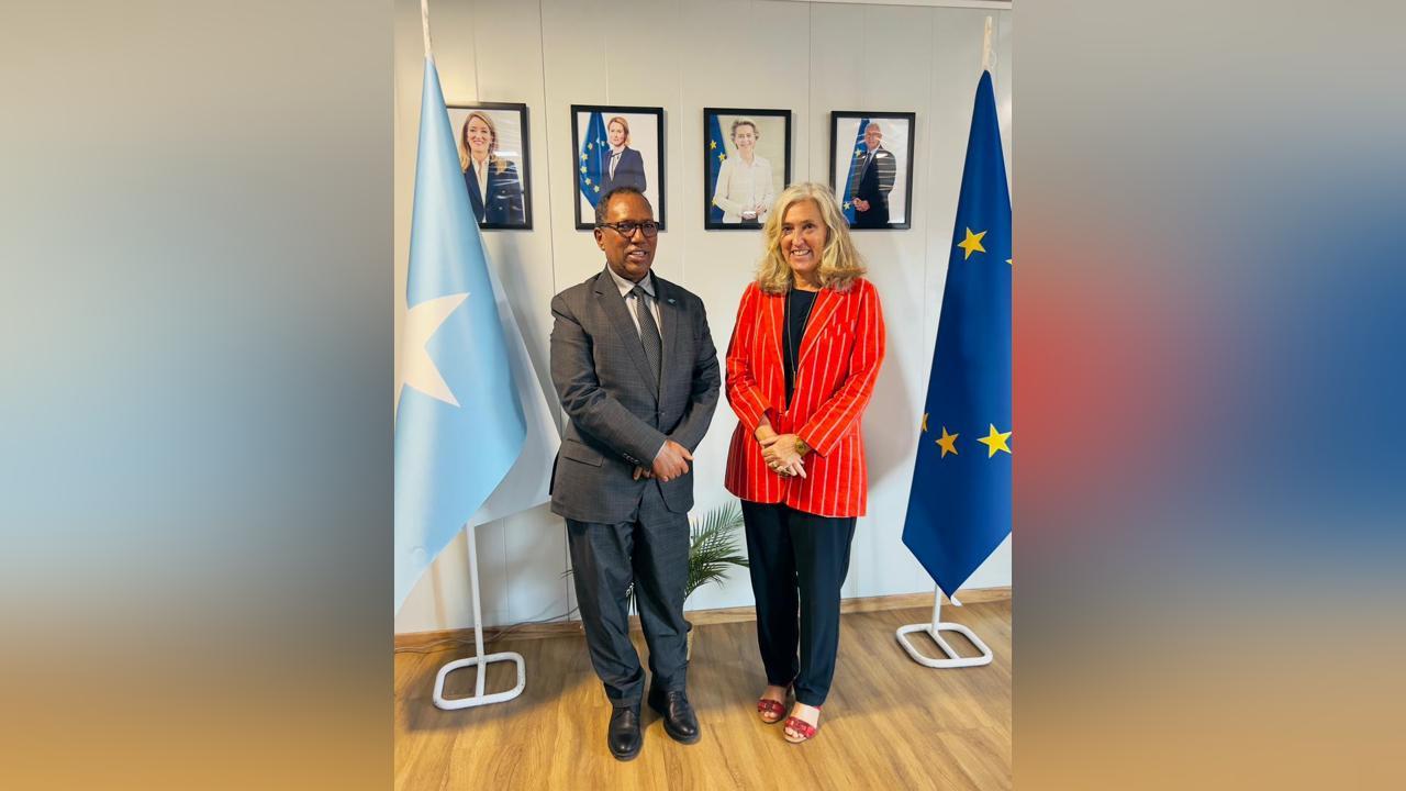 وزير الأشغال يبحث مع سفيرة الاتحاد الأوروبي تعزيز مشاريع الاستقرار وزير الأشغال يبحث مع سفيرة الاتحاد الأوروبي تعزيز مشاريع الاستقرار