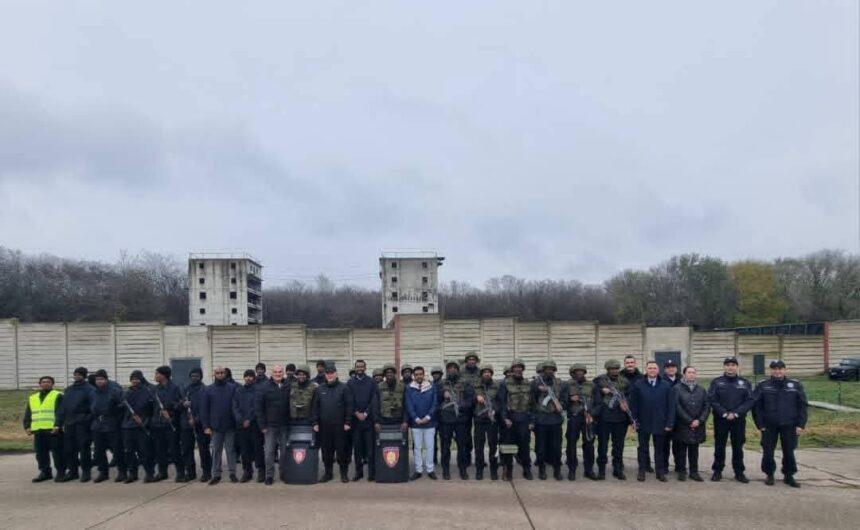 سفير الصومال في بلغراد يتفقد القوات المشاركة في برنامج متقدم بصربيا سفير الصومال في بلغراد يتفقد القوات المشاركة في برنامج متقدم بصربيا