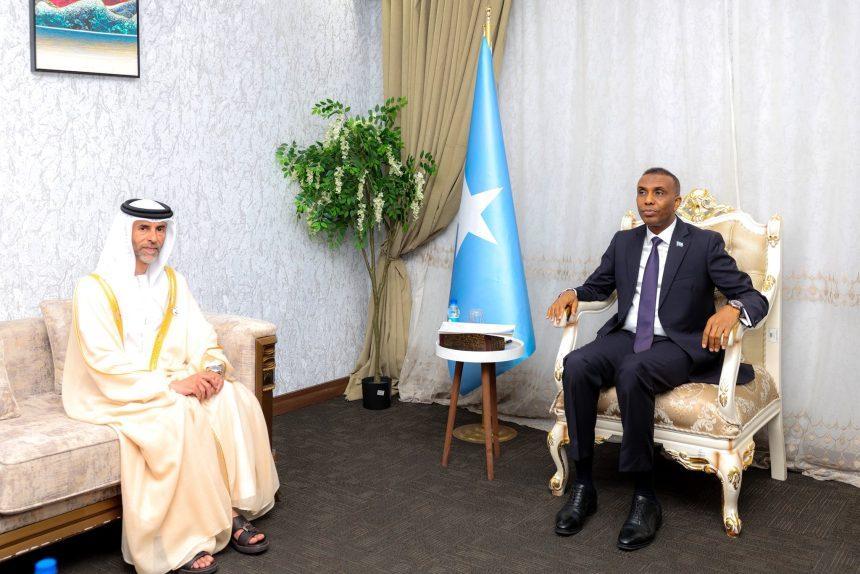 رئيس الوزراء يستقبل سفير الإمارات ويبحث التعاون الإنساني رئيس الوزراء يستقبل سفير الإمارات ويبحث التعاون الإنساني