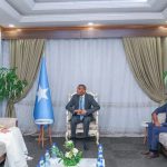 رئيس الوزراء الصومالي يلتقي السفير القطري رئيس الوزراء الصومالي يلتقي السفير القطري