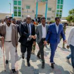 أعضاء الحكومة يتفقدون توزيع بطاقات التصويت استعدادًا للانتخابات أعضاء الحكومة يتفقدون توزيع بطاقات التصويت استعدادًا للانتخابات