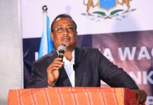 محافظ بنادر يقود اجتماعًا توعويًا استعدادًا للانتخابات المحلية محافظ بنادر يقود اجتماعًا توعويًا استعدادًا للانتخابات المحلية