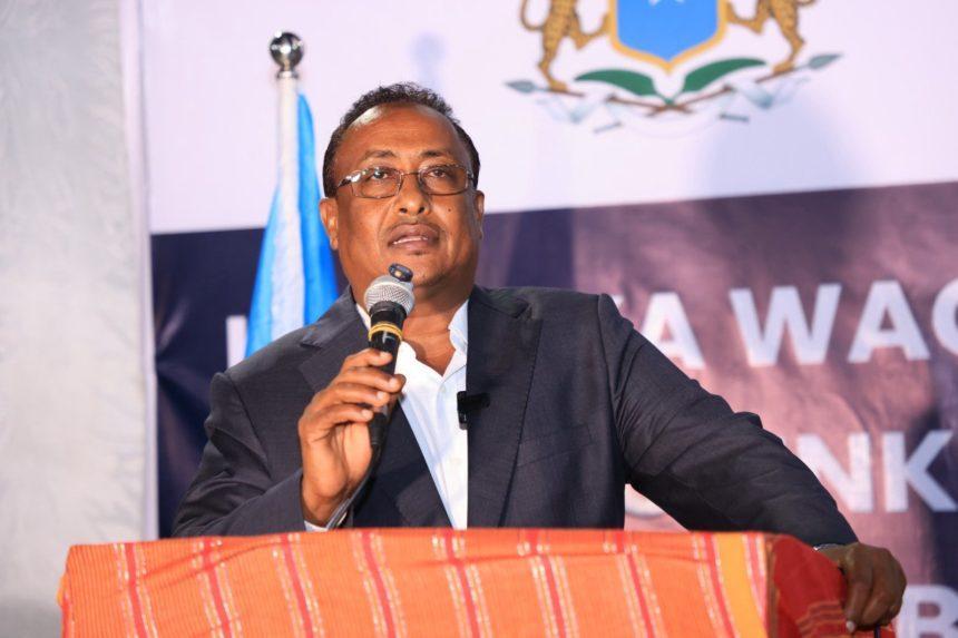 محافظ بنادر يقود اجتماعًا توعويًا استعدادًا للانتخابات المحلية محافظ بنادر يقود اجتماعًا توعويًا استعدادًا للانتخابات المحلية