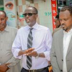 الحكومة تكثف متابعتها الميدانية لعملية توزيع بطاقات التصويت الحكومة تكثف متابعتها الميدانية لعملية توزيع بطاقات التصويت