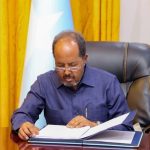 حسن شيخ يوقّع قانون إنشاء الهيئة الوطنية المستقلة لحقوق الإنسان حسن شيخ يوقّع قانون إنشاء الهيئة الوطنية المستقلة لحقوق الإنسان