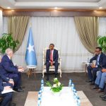 رئيس الوزراء يستقبل السفير الروسي رئيس الوزراء يستقبل السفير الروسي