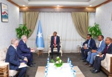 رئيس الوزراء يستقبل السفير الروسي رئيس الوزراء يستقبل السفير الروسي