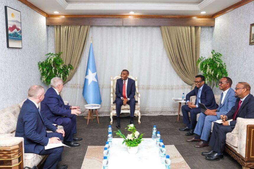 رئيس الوزراء يستقبل السفير الروسي رئيس الوزراء يستقبل السفير الروسي