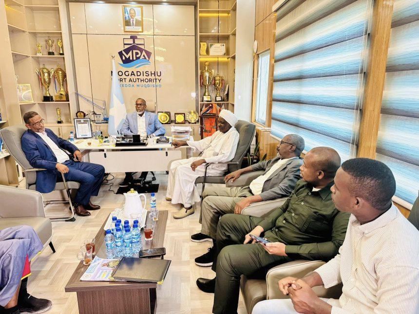 مدير عام ميناء مقديشو الدولي يستقبل سفير جمهورية السودان لدى البلاد مدير عام ميناء مقديشو الدولي يستقبل سفير جمهورية السودان لدى البلاد