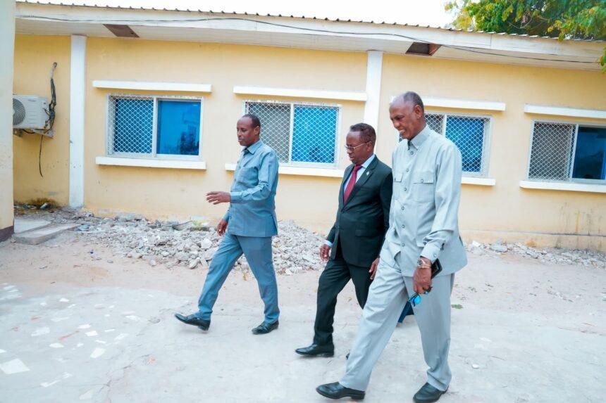 وزراء الحكومة يعززون جولاتهم لتشجيع المشاركة الانتخابية وزراء الحكومة يعززون جولاتهم لتشجيع المشاركة الانتخابية