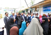 وزير الأمن الداخلي يدعو المواطنين للمشاركة في الانتخابات وزير الأمن الداخلي يدعو المواطنين للمشاركة في الانتخابات