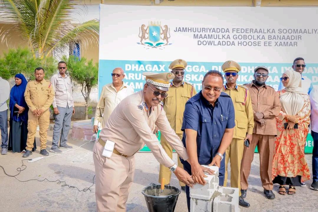 رئيس إقليم بنادر يدشّن مشاريع خدمية وأمنية لتعزيز البنية الإدارية رئيس إقليم بنادر يدشّن مشاريع خدمية وأمنية لتعزيز البنية الإدارية